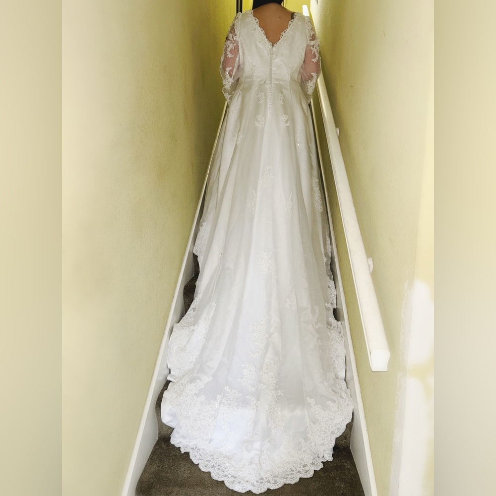 David's Bridal Elegant White Wedding Dress
